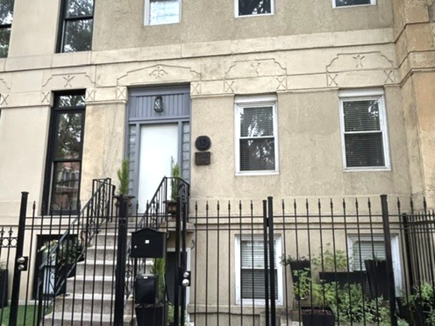 13 North Ada Street Chicago, IL 60607 - Photo 1 of 21 Gallery Image 1