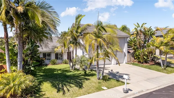 view of a house with a yard