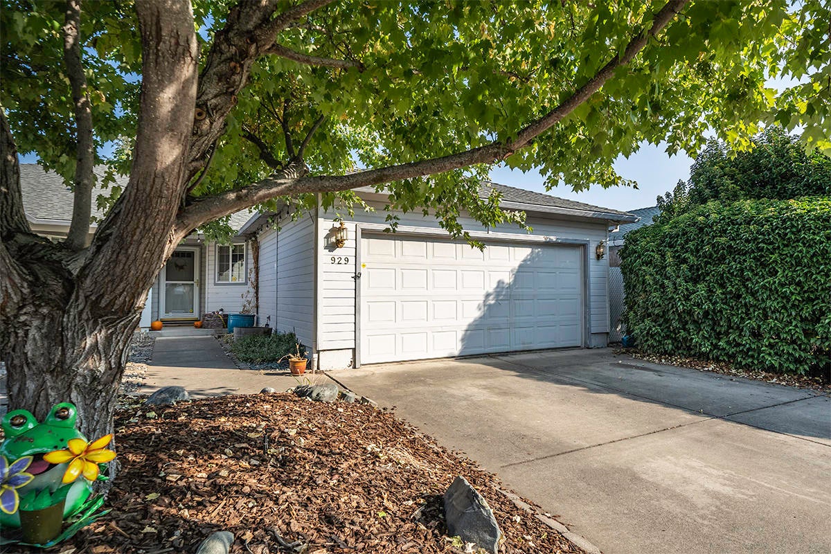 929 Brandi Way Central Point, OR 97502 - Photo 3 of 27 DSC03234-HDR