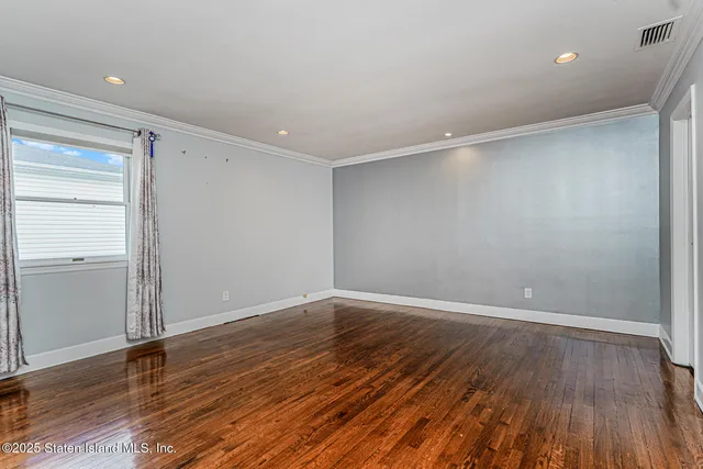 $1,285,000 | 284 Todt Hill Road | Todt Hill