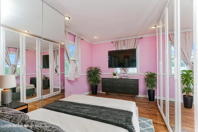 $1,285,000 | 284 Todt Hill Road | Todt Hill