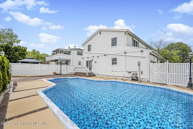 $1,285,000 | 284 Todt Hill Road | Todt Hill