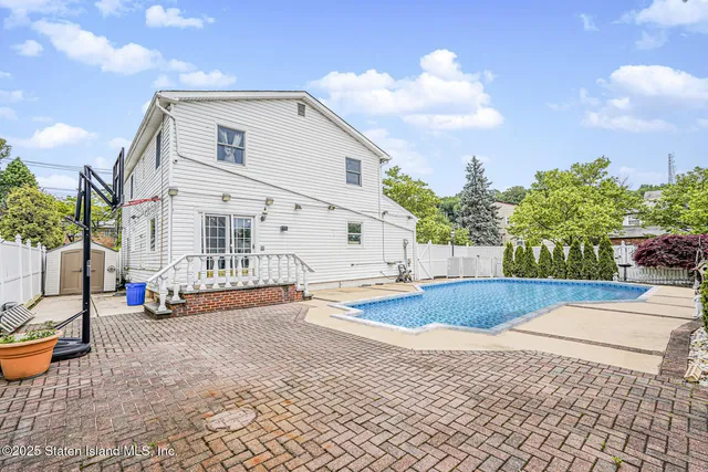 $1,285,000 | 284 Todt Hill Road | Todt Hill