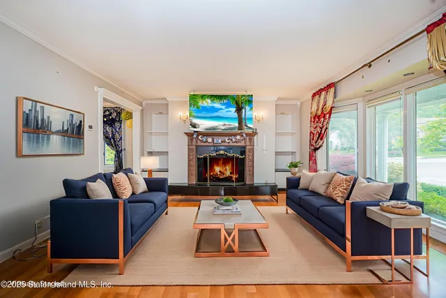 $1,285,000 | 284 Todt Hill Road | Todt Hill