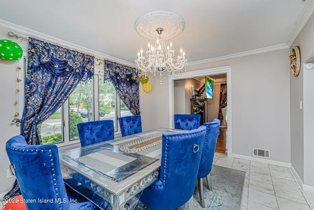 $1,285,000 | 284 Todt Hill Road | Todt Hill