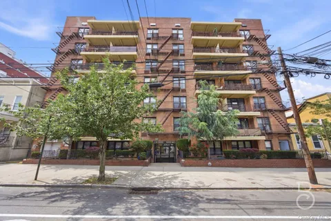 $675,000 | 25-34 Crescent Street, Unit 2K | Astoria