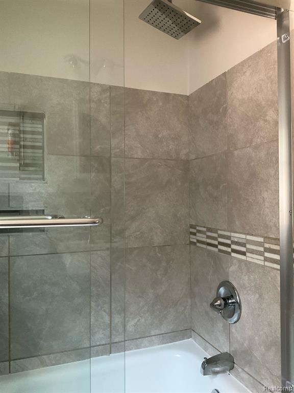 2045 Hampton Road Grosse Pointe Woods, MI 48236 - Photo 3 of 14