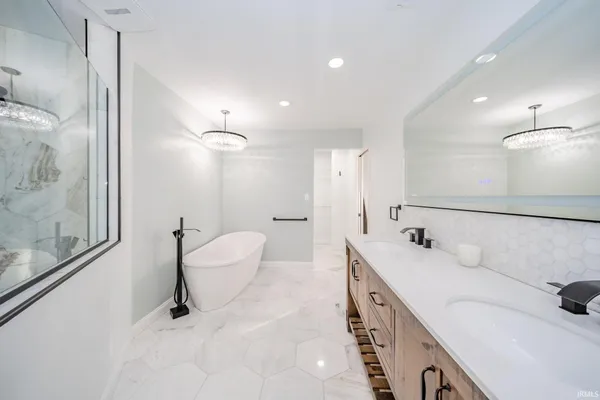 $500,000 | 1909 West 600 S Road South, Muncie, IN 47302