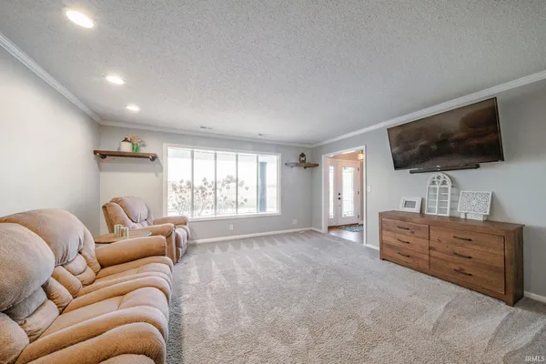 $500,000 | 1909 West 600 S Road South, Muncie, IN 47302