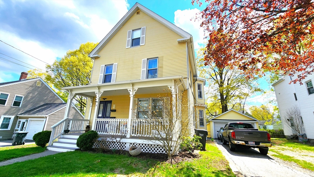 a view of a yard in front of a house