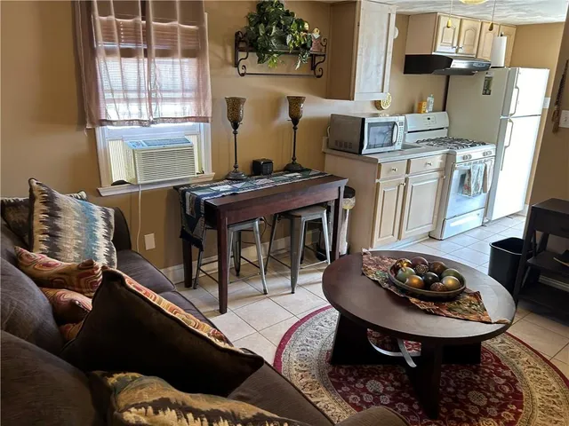 $1,000 | Undisclosed Address, Metairie, LA 70001