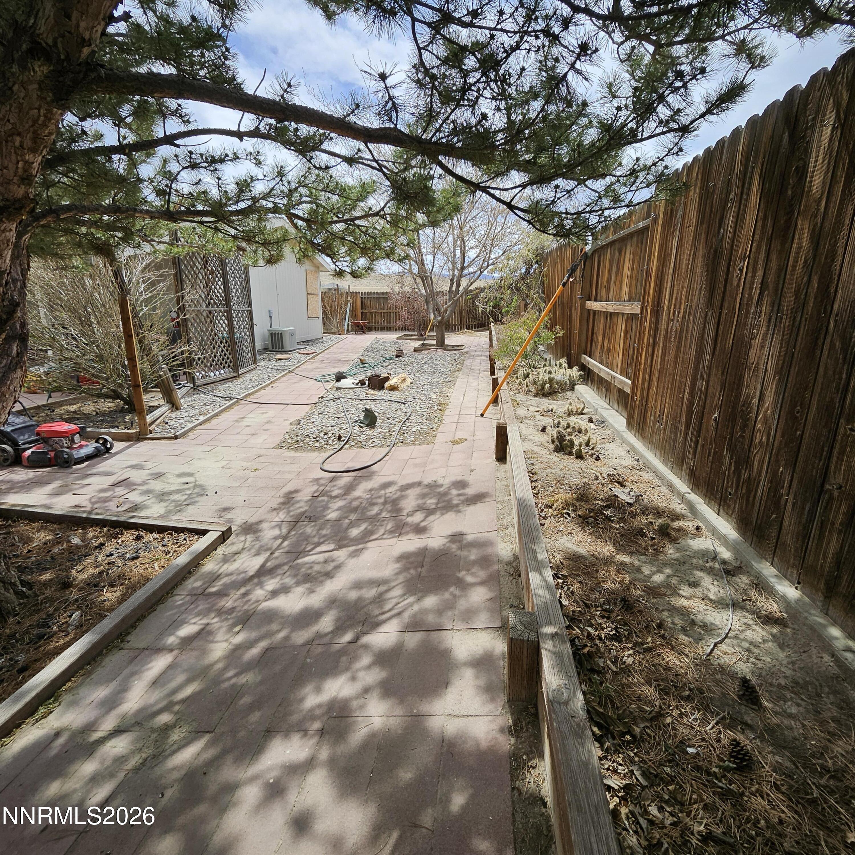 936 Jasper Way Fernley, NV 89408 - Photo 4 of 17 20260415_135334