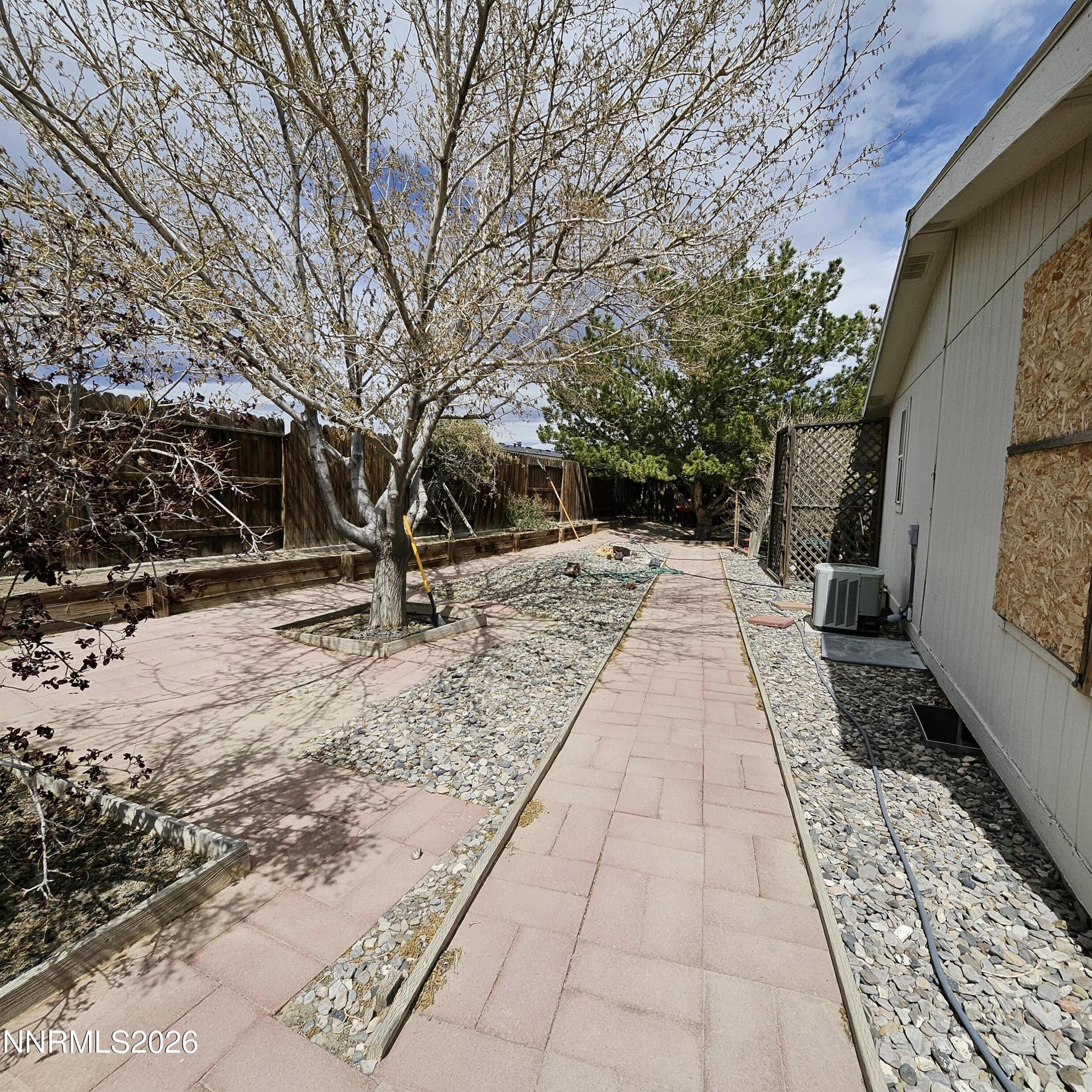936 Jasper Way Fernley, NV 89408 - Photo 6 of 17 20260415_135416