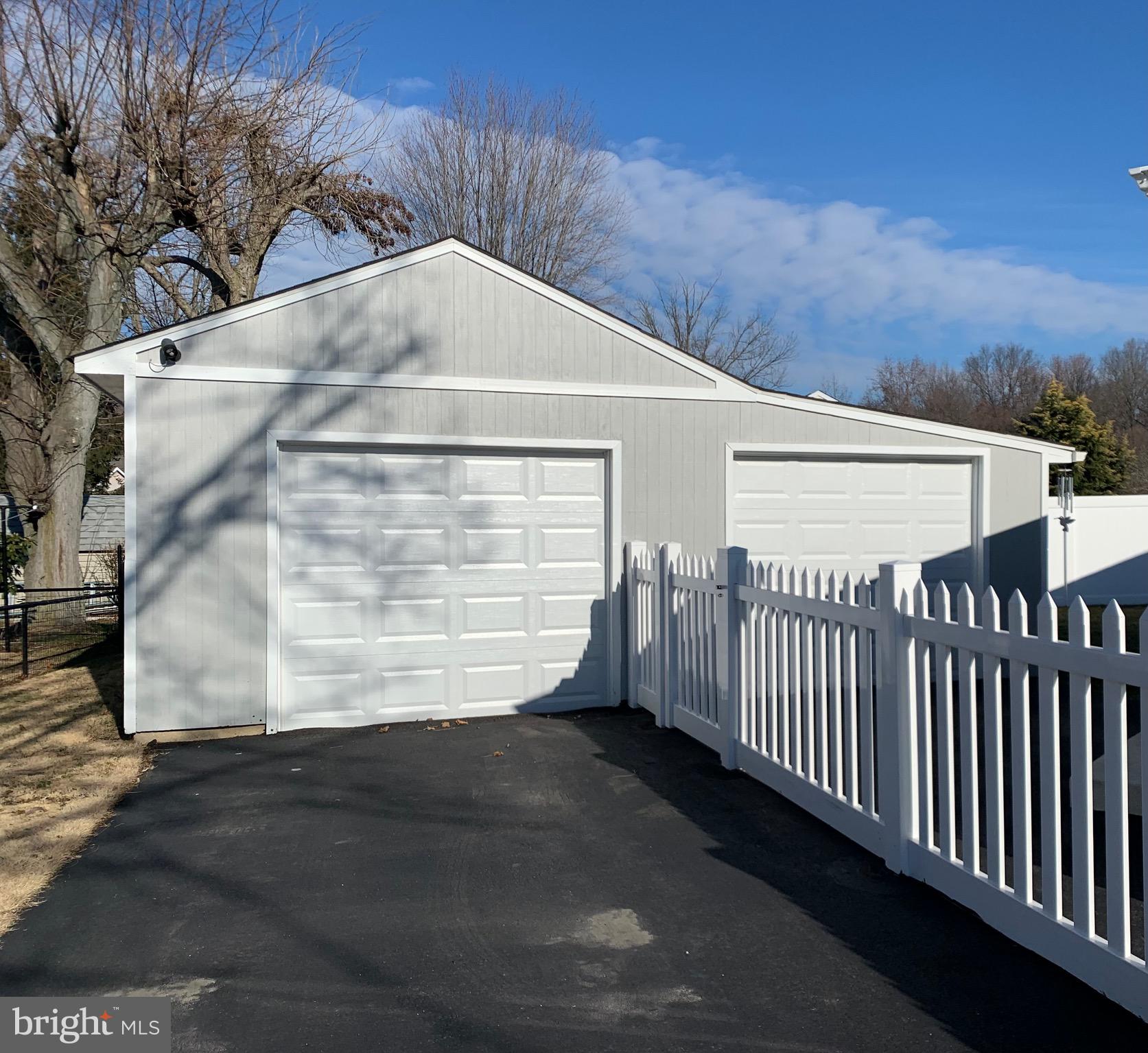 44 Mahoney Road Pennsville, NJ 08070 - Photo 3 of 36 two garages