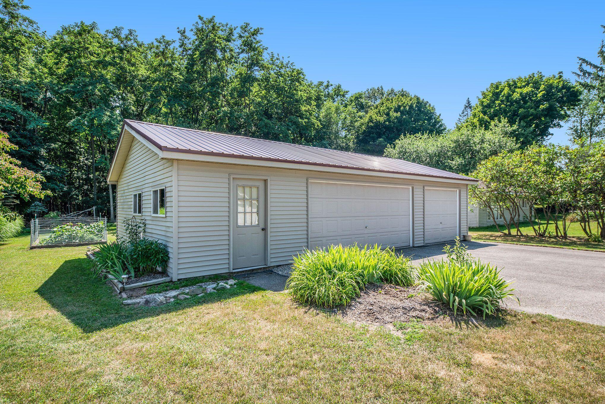 5698 Cutler Road Lakeview, MI 48850 - Photo 7 of 36 2ymEe_bY