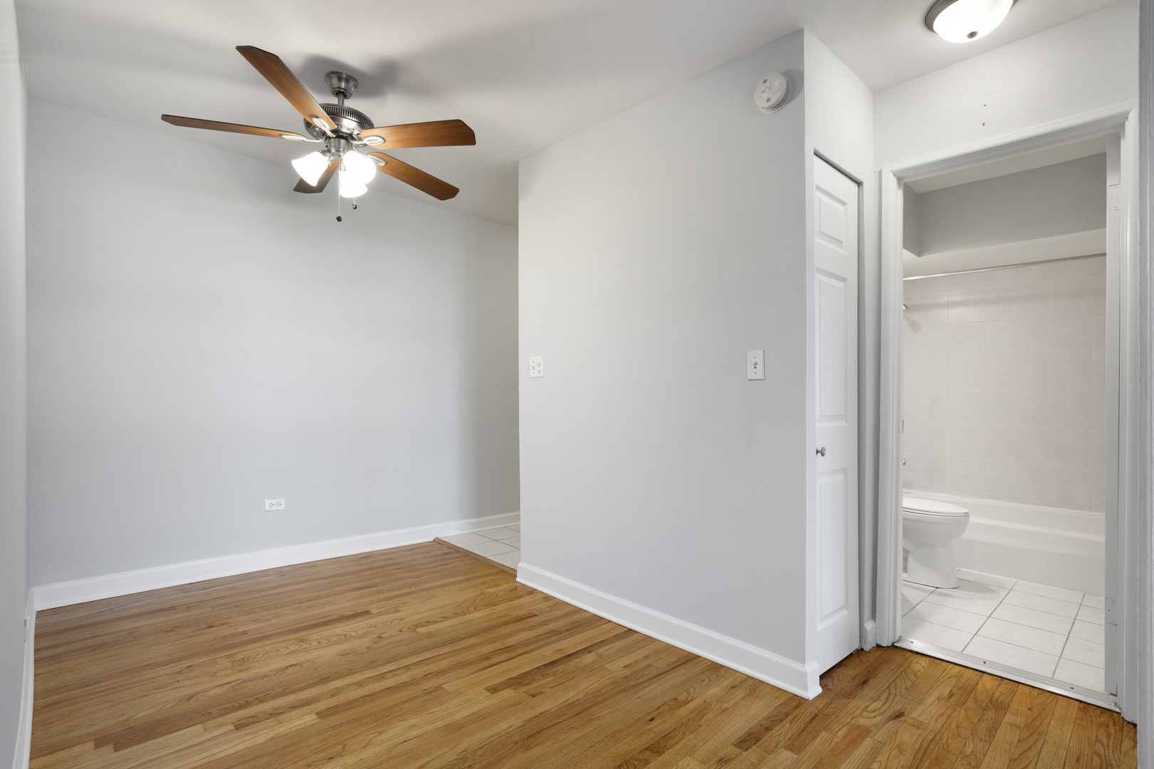 6758 North Sheridan Road, Unit 535 Chicago, IL 60626 - Photo 6 of 13 Gallery Image 6