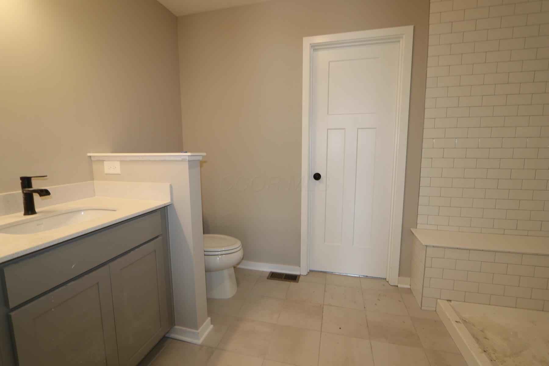 38 Chambers Bay Road Commercial Point, OH 43116 - Photo 9 of 15 Owner's Bathroom