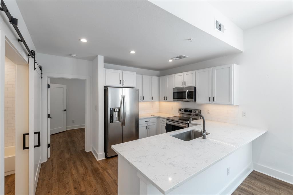 617 North Tyler Street Dallas, TX 75208 - Photo 6 of 17