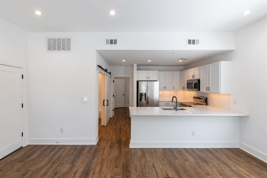 617 North Tyler Street Dallas, TX 75208 - Photo 10 of 17