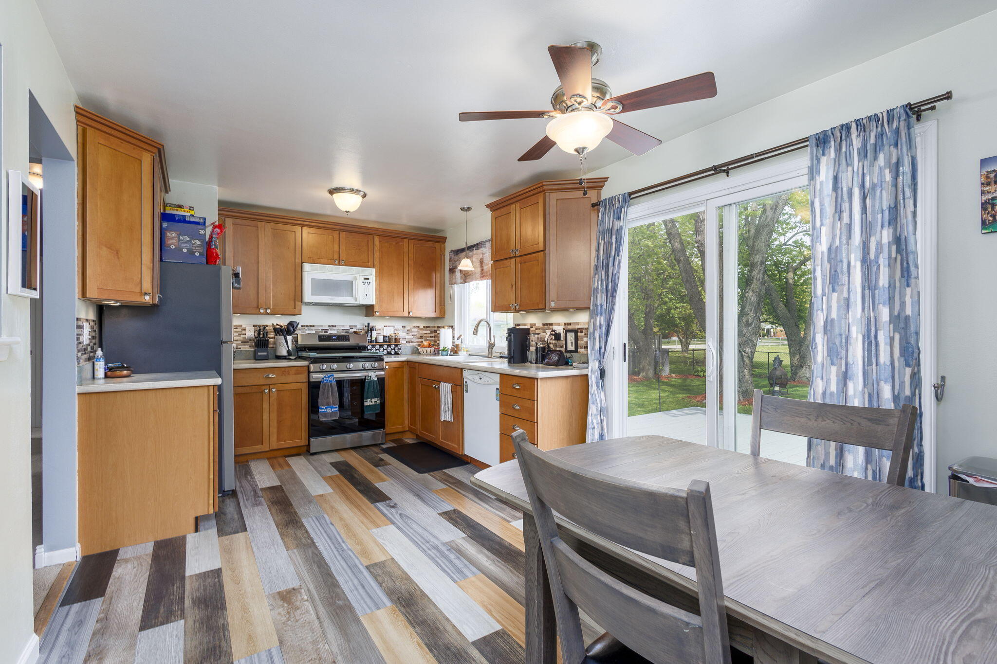 2458 Milverton Road Troy, MI 48083 - Photo 7 of 30 kitchen