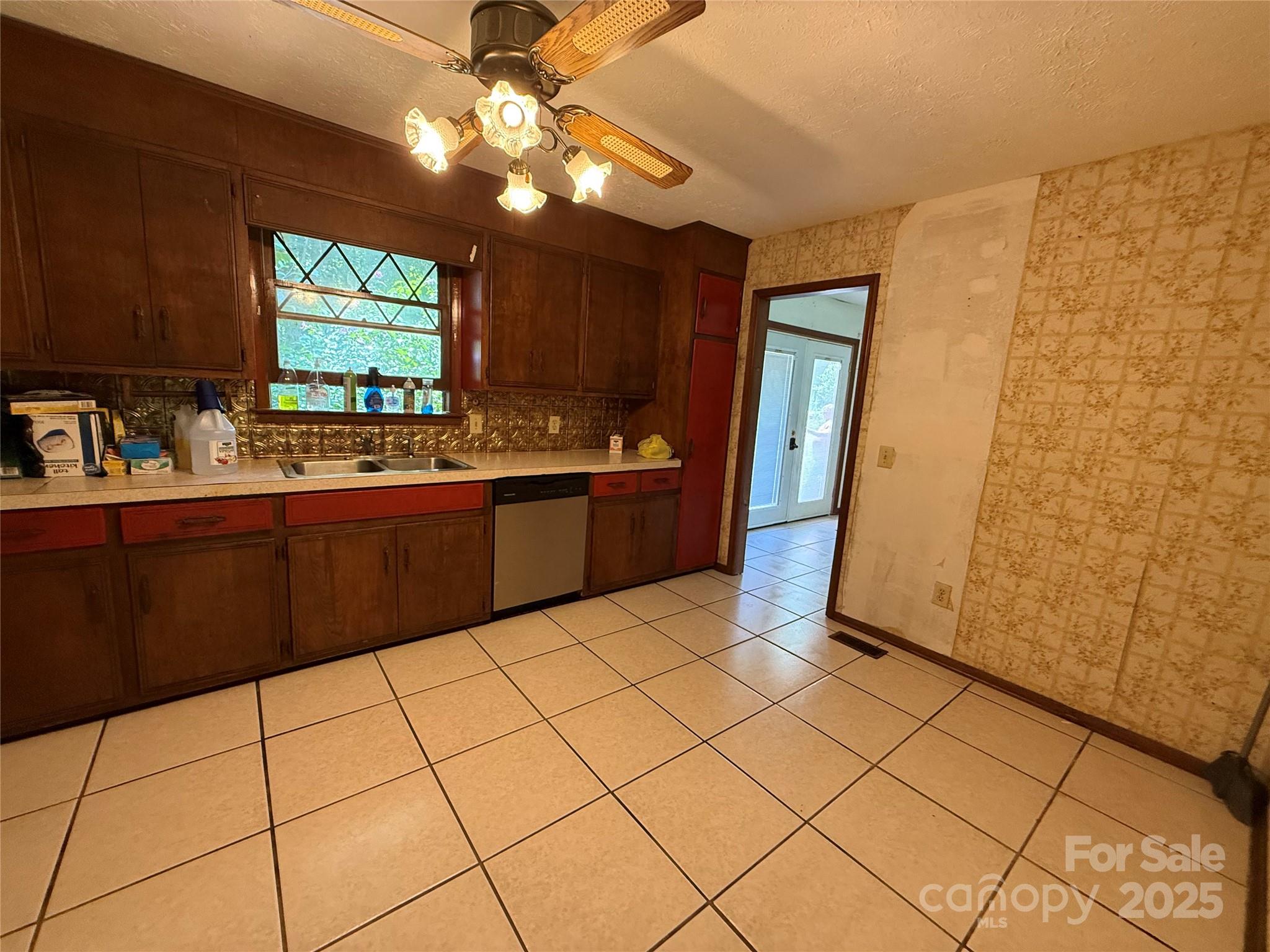 5422 River Road Granite Falls, NC 28630 - Photo 8 of 24 Gallery Image 8