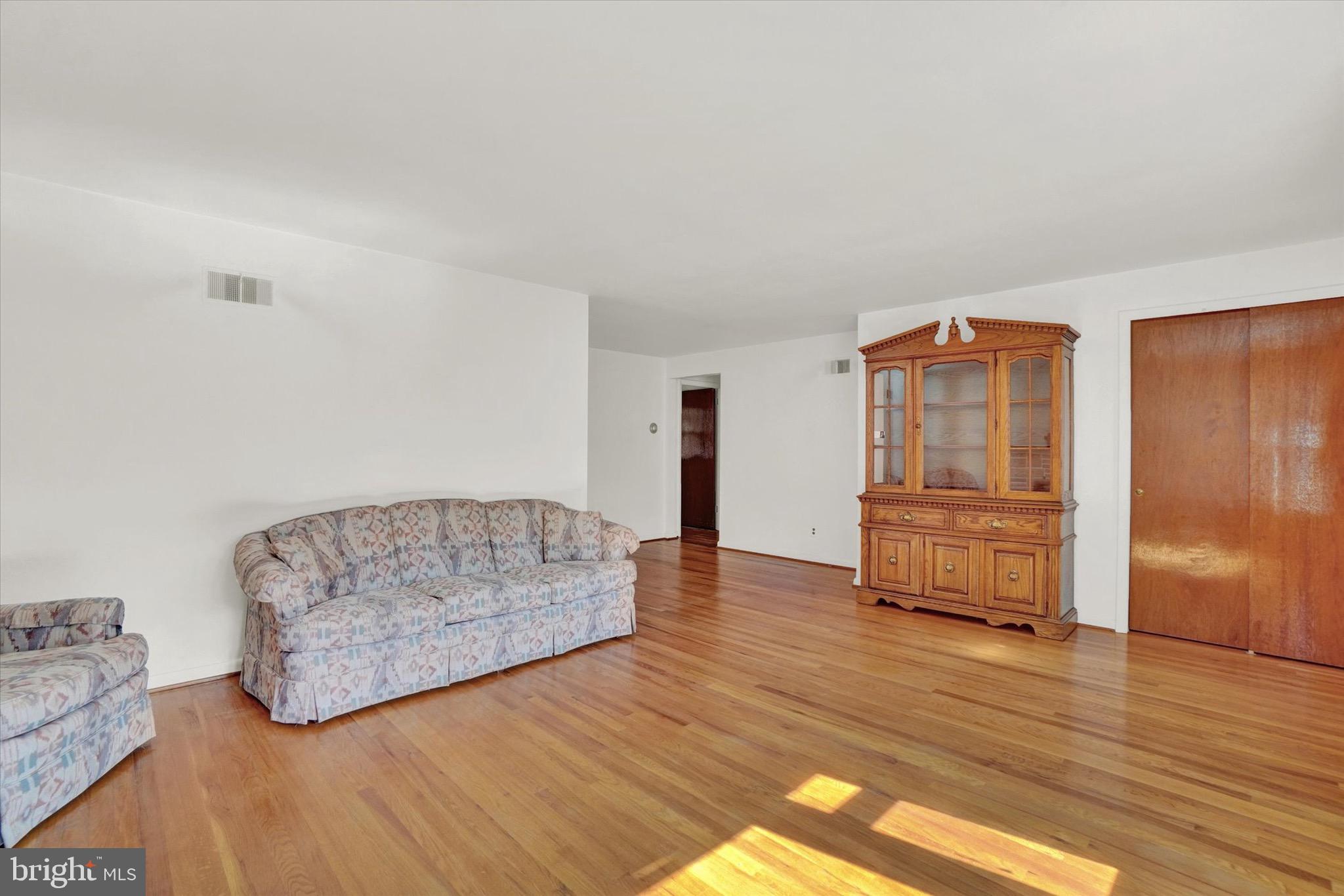 329 Peyton Road York, PA 17403 - Photo 6 of 31 Gallery Image 6