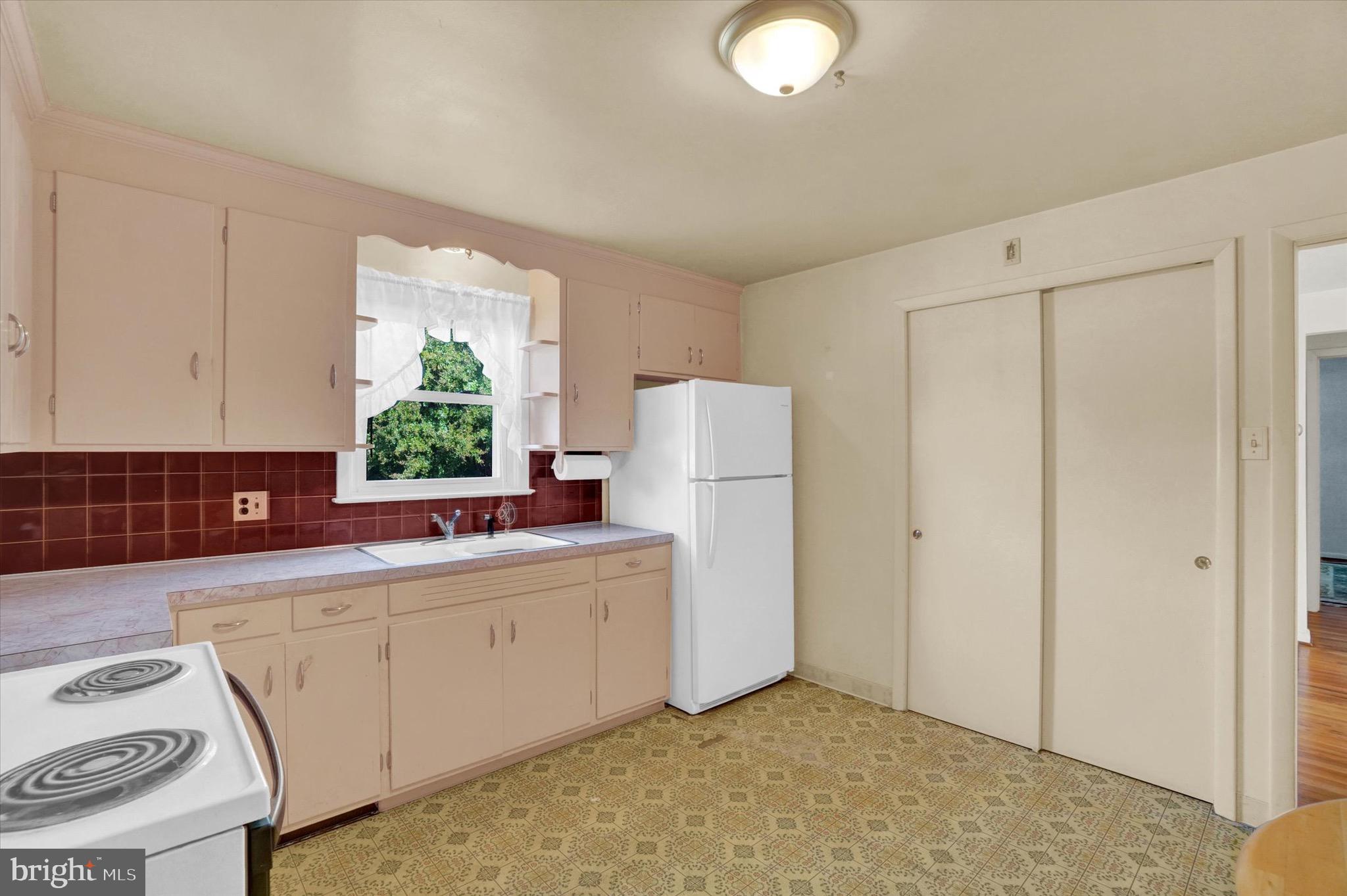 329 Peyton Road York, PA 17403 - Photo 8 of 31 Gallery Image 8