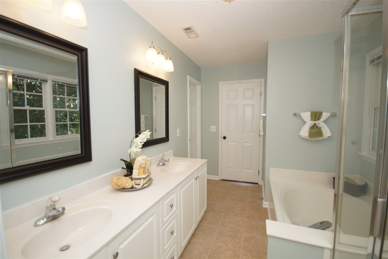 12216 Breton Lane Raleigh, NC 27613 - Photo 17 of 25 Photo 17