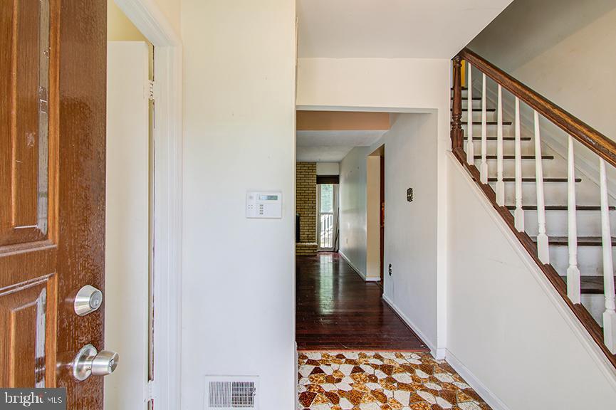 916 Fall Ridge Way Gambrills, MD 21054 - Photo 4 of 32 Gallery Image 4