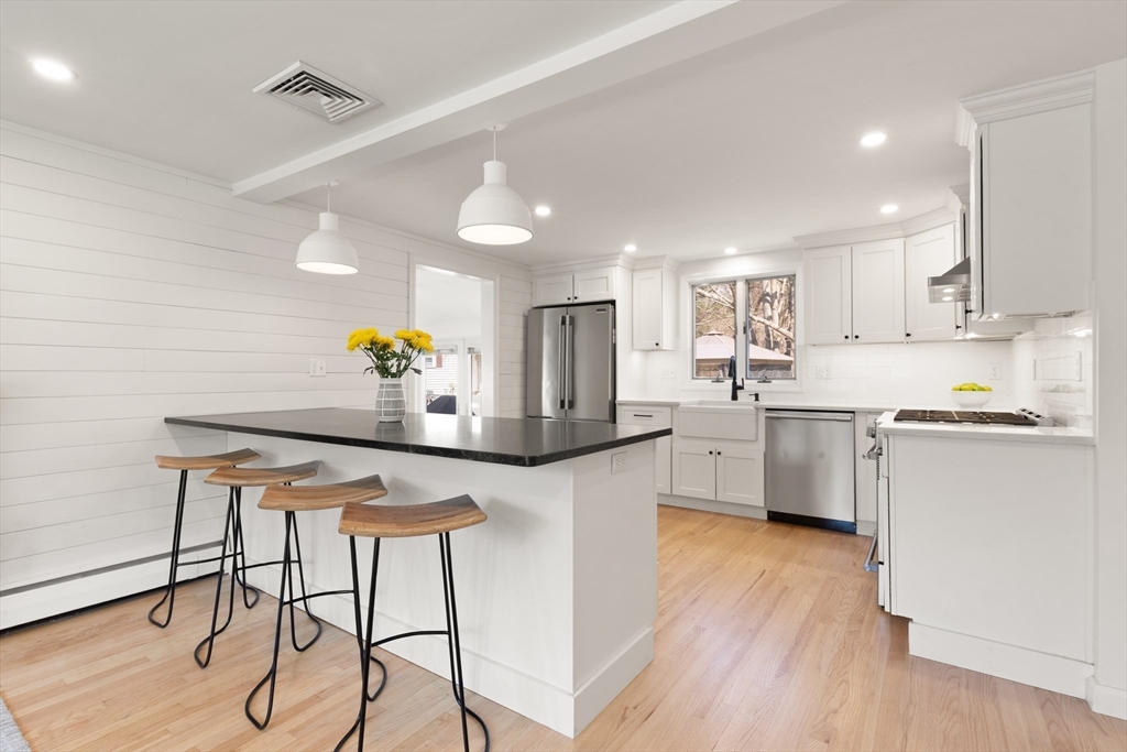 20 Lyndon Road Sharon, MA 02067 - Photo 5 of 24