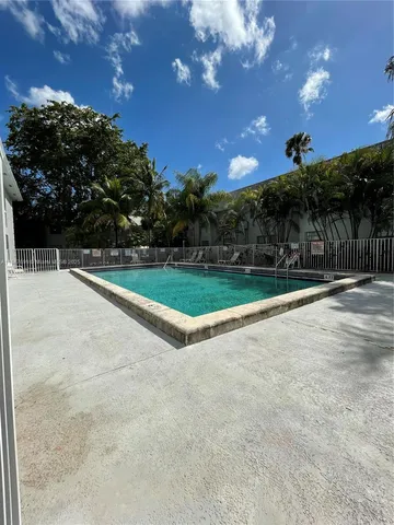 $180,000 | 17255 Southwest 95th Avenue, Unit 462, Palmetto Bay, FL 33157