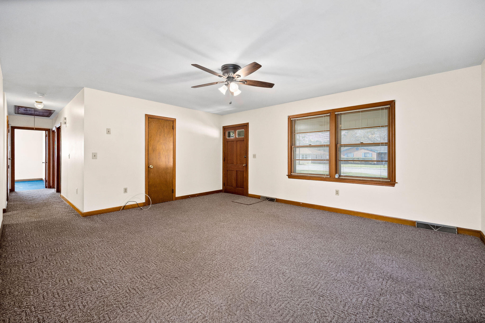 5880 North Rhett Avenue Hanahan, SC 29410 - Photo 8 of 22 Living Room