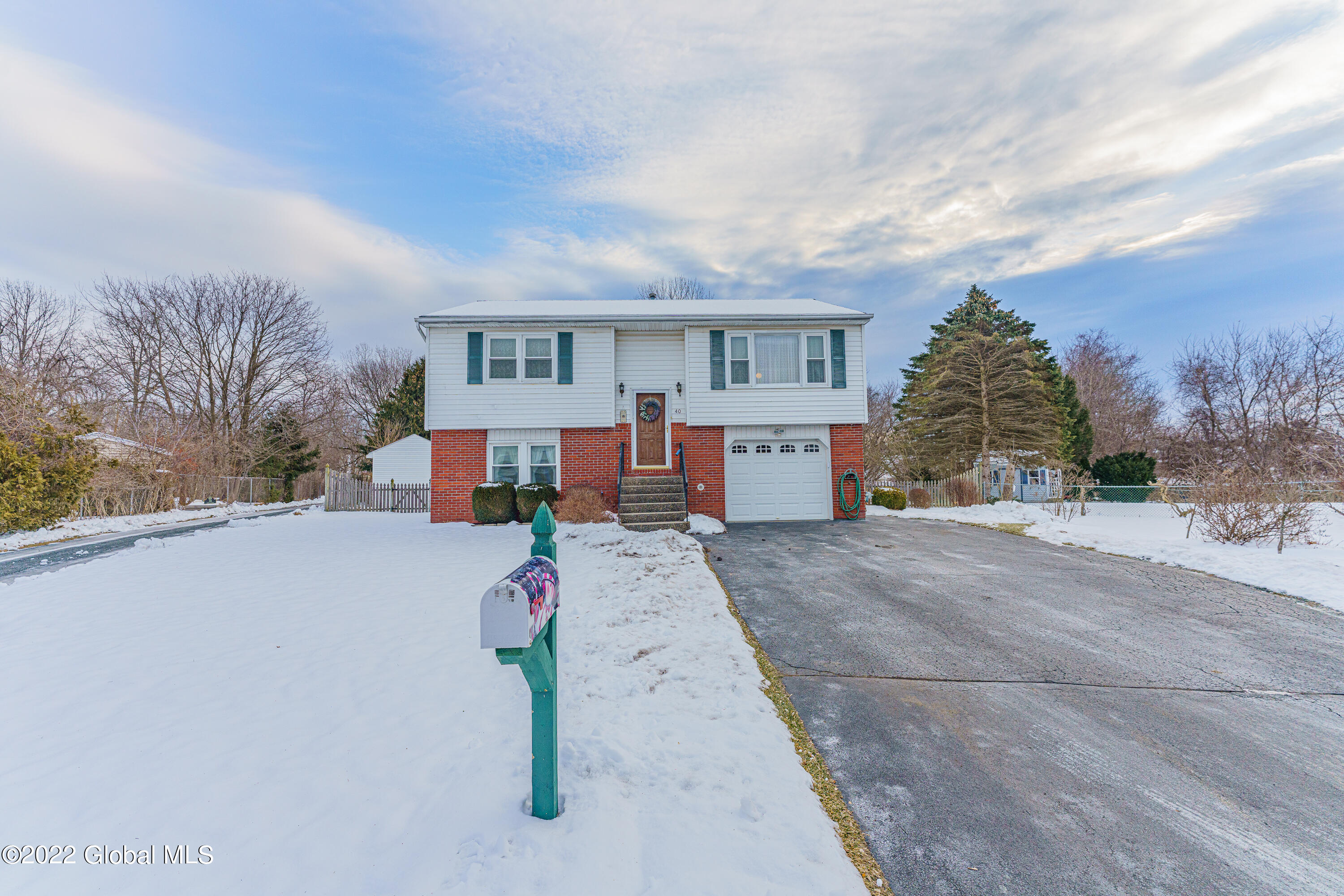 40 Dowling Road Colonie, NY 12205 - Photo 1 of 22 0 Front 1