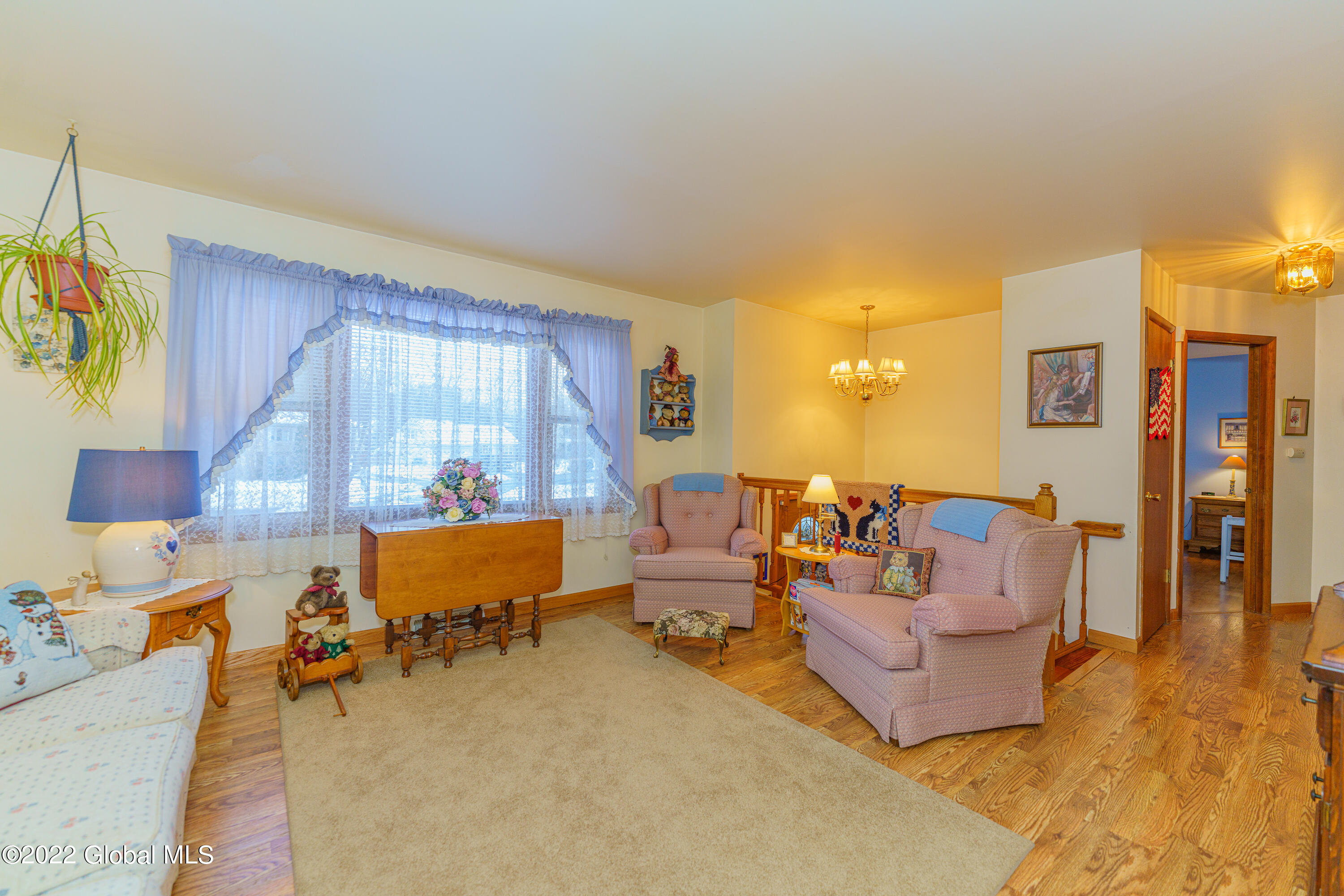 40 Dowling Road Colonie, NY 12205 - Photo 3 of 22 2 Livingroom 1