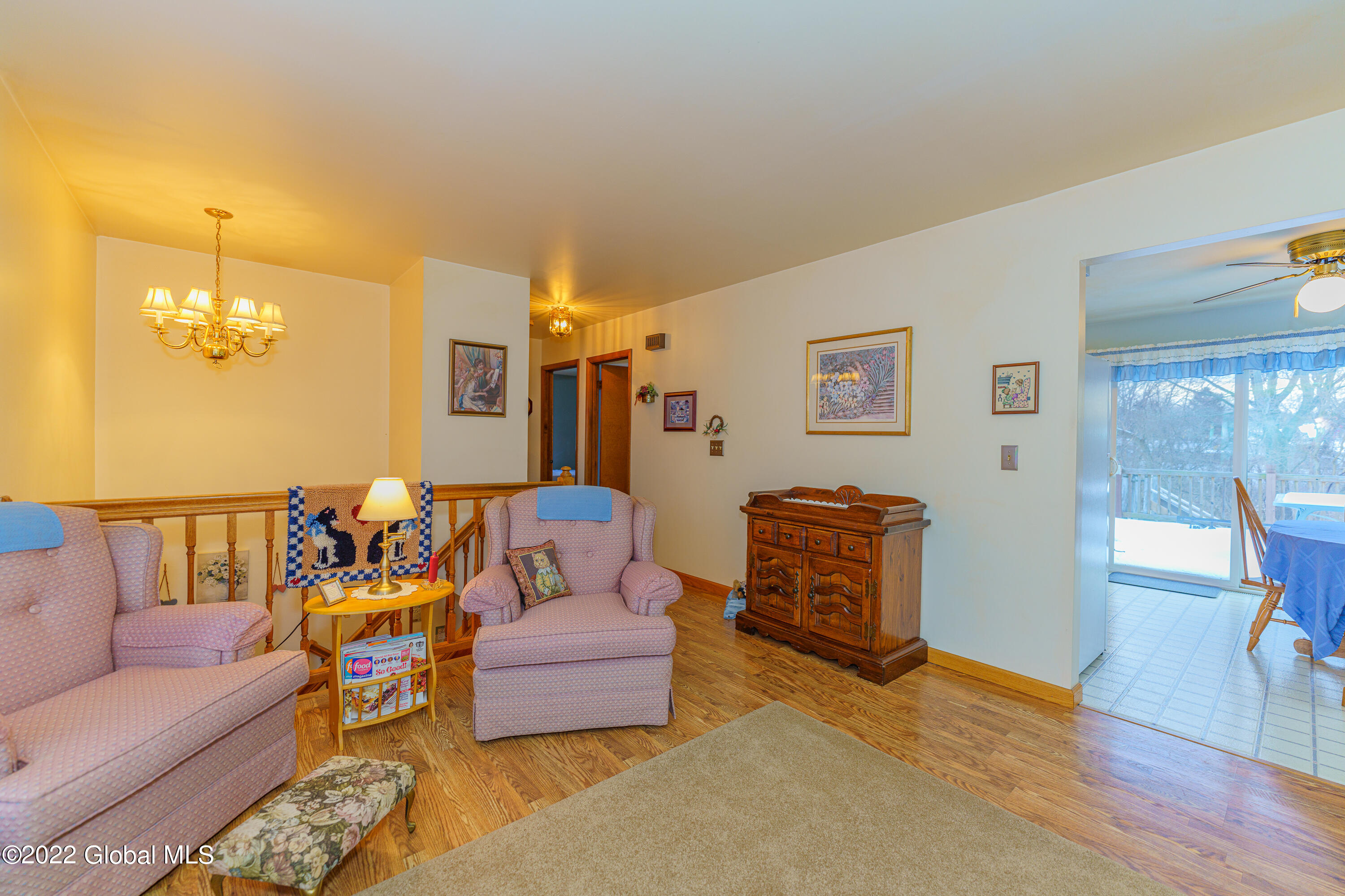 40 Dowling Road Colonie, NY 12205 - Photo 4 of 22 2 Livingroom 4