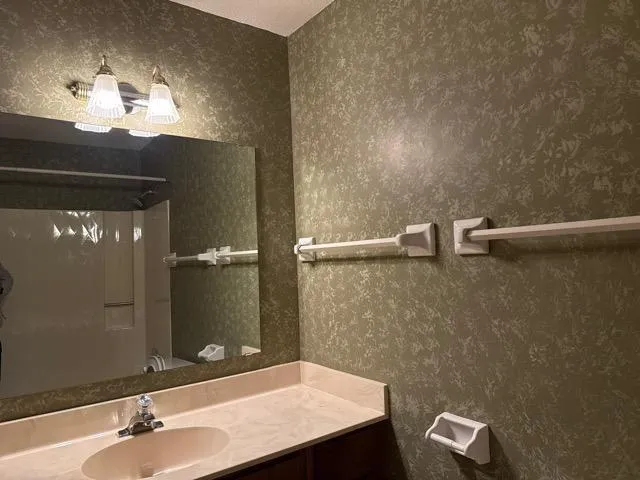 $148,000 | 500 Etna Street, St. Paul, MN 55106