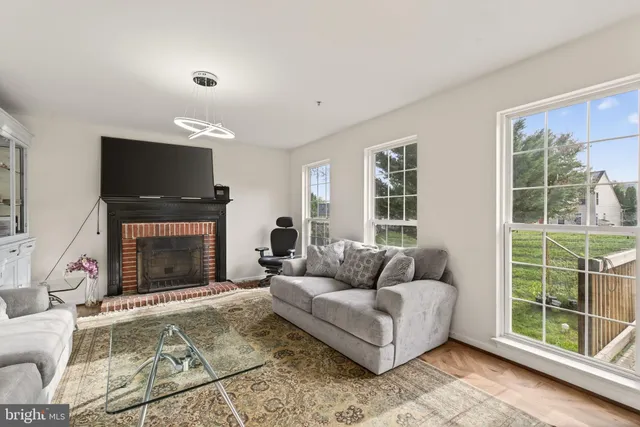 a view of utility room with washer and dryer