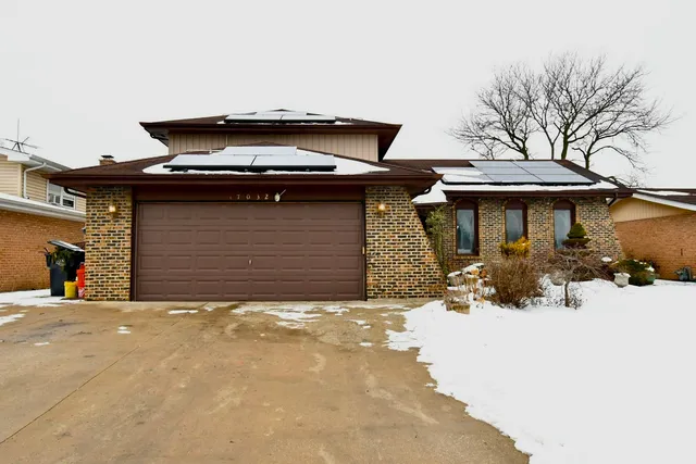 $230,000 | 17032 Cregier Avenue, South Holland, IL 60473