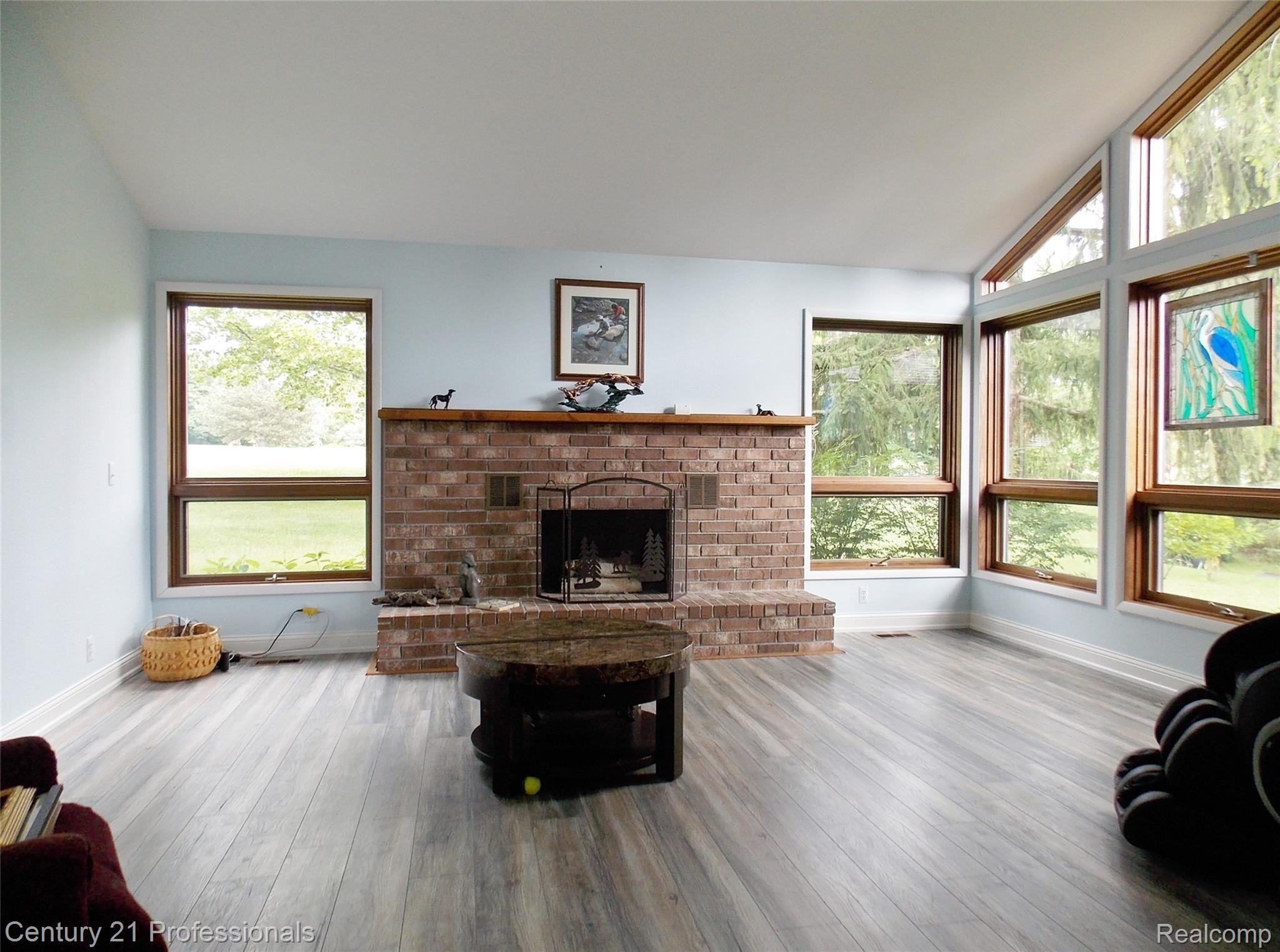 1850 Orion Road Oakland, MI 48363 - Photo 12 of 47 Living Room