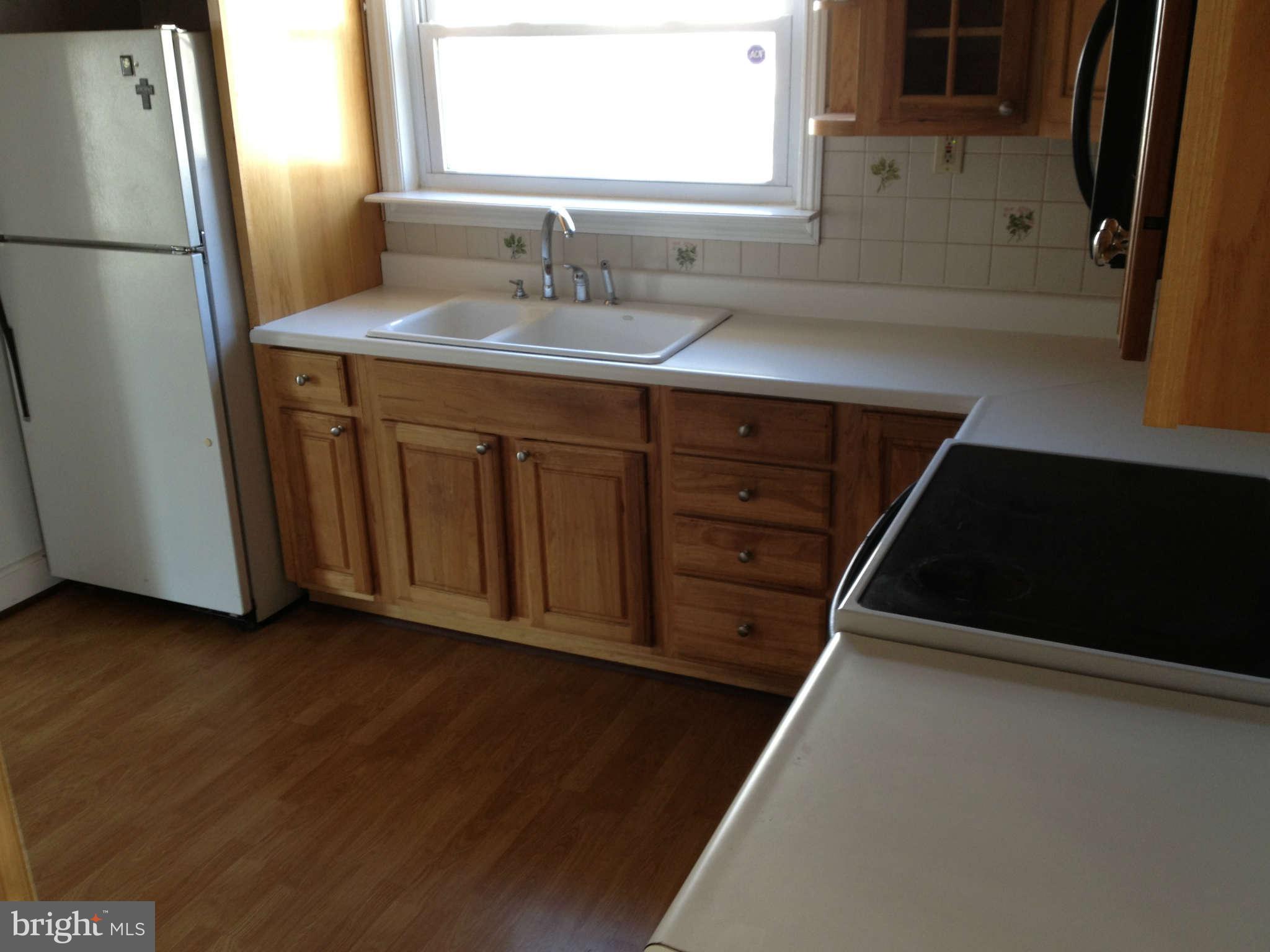 21 Clipper Road Baltimore, MD 21221 - Photo 4 of 22 Kitchen