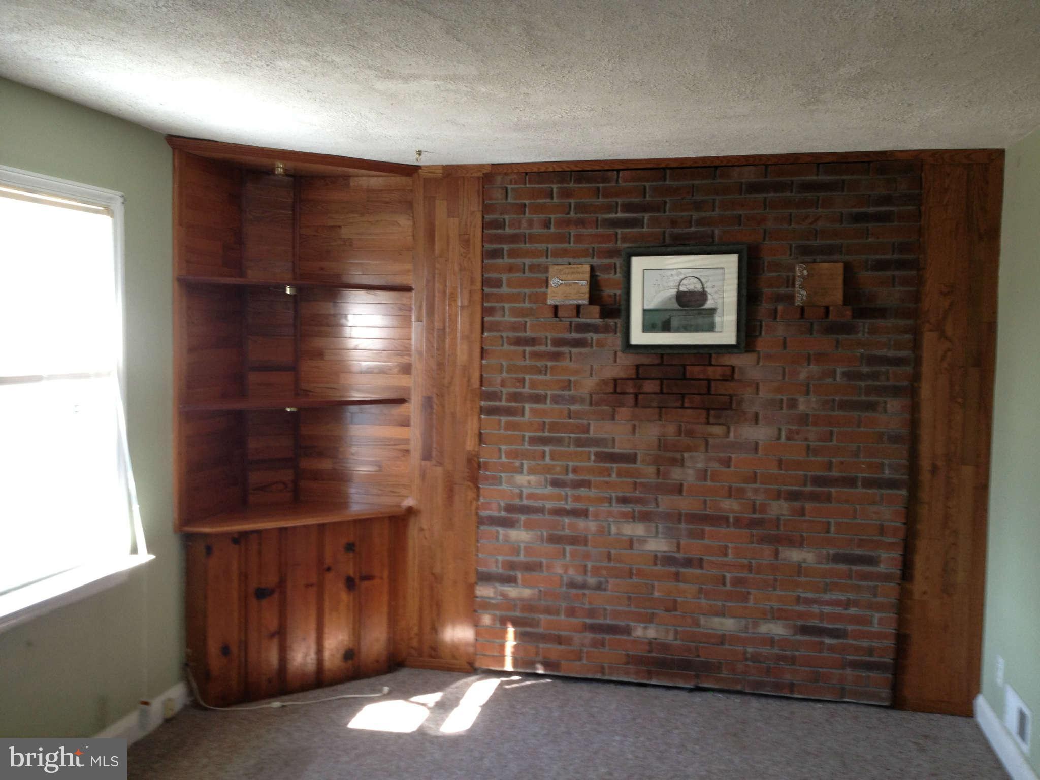 21 Clipper Road Baltimore, MD 21221 - Photo 8 of 22 Living Room