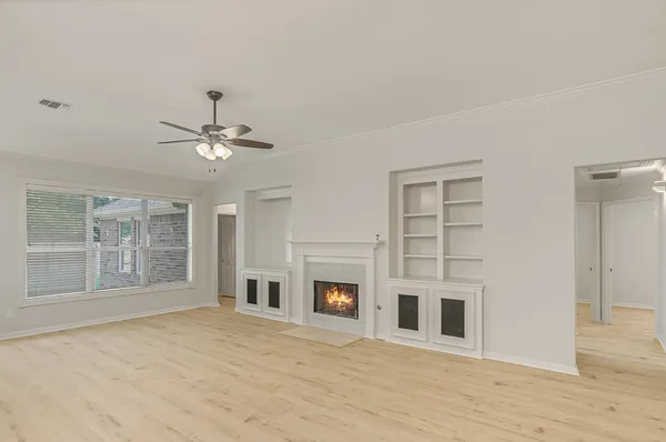 $2,800 | 71 North Queenscliff Circle, The Woodlands, TX 77382