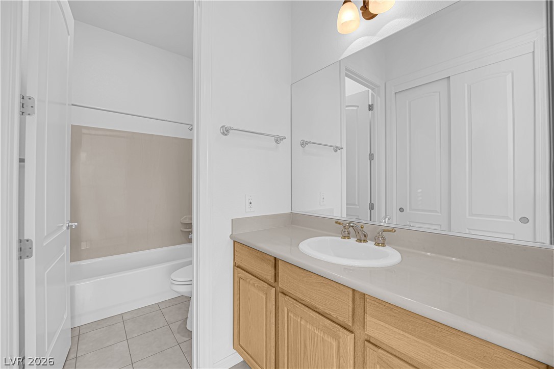 2184 Waterton Rivers Drive Henderson, NV 89044 - Photo 28 of 53 Secondary Bedroom Suite features Ceiling Fan and Private Bathroom with Tub/Shower Combination