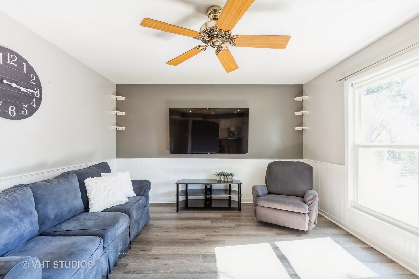 3256 Gresham Lane East Aurora, IL 60504 - Photo 4 of 14 a living room with furniture and a window