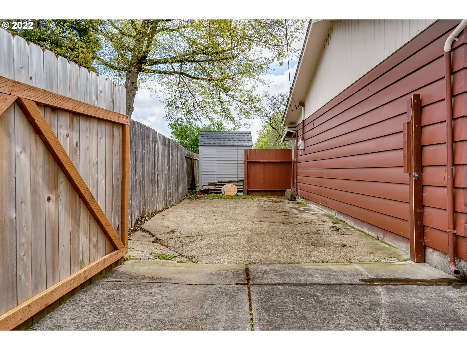 305 37th Street Springfield, OR 97478 - Photo 18 of 18 a view of a backyard