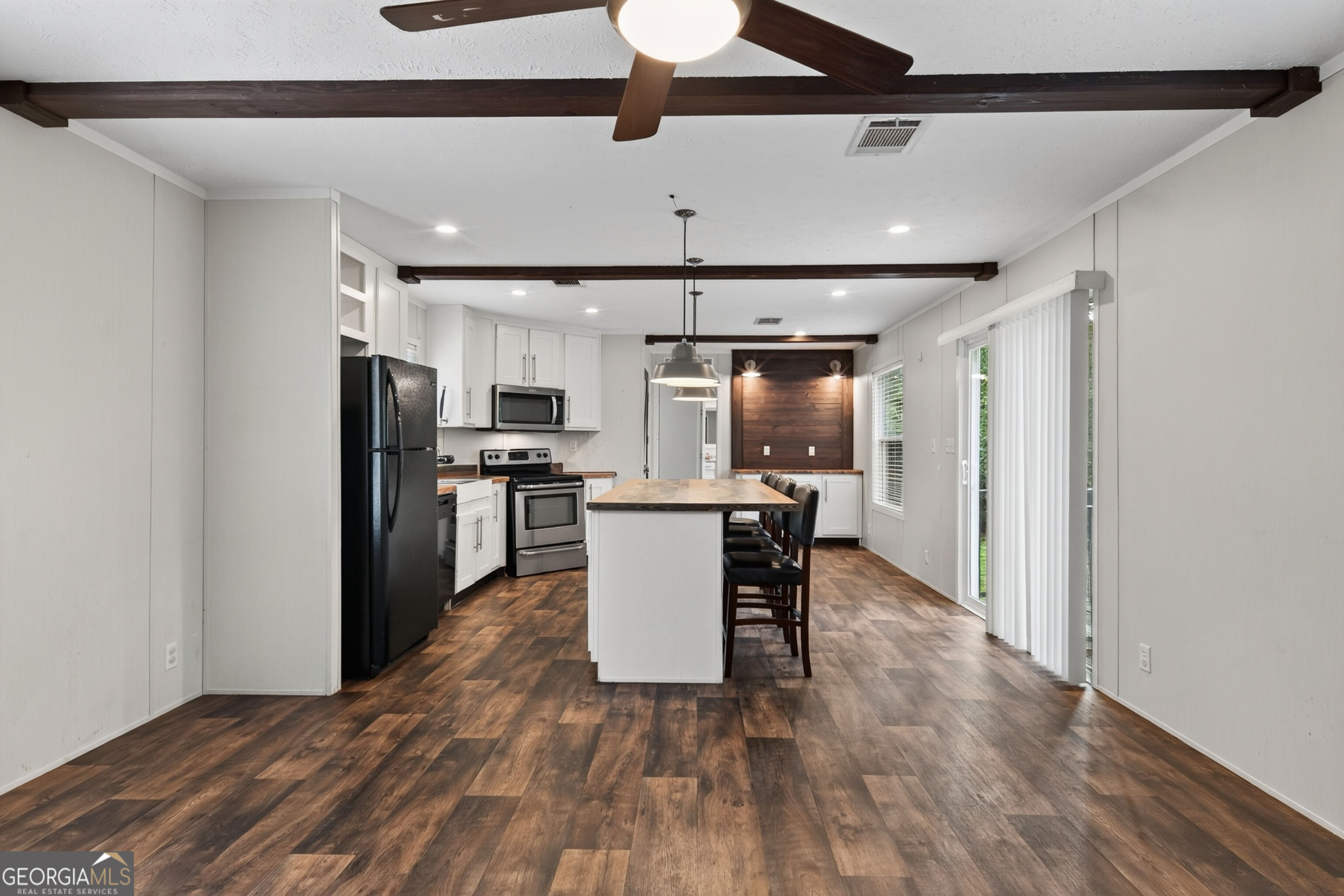 901 Joy Bluff Road Reidsville, GA 30453 - Photo 15 of 42 Matterport 3D Tour: https://my.matterport.com/show/?m=BquB9pKzPNf