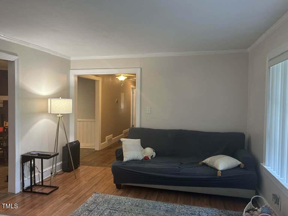 1608 Sulgrave Road Greenville, NC 27858 - Photo 13 of 31 a living room with furniture and a lamp