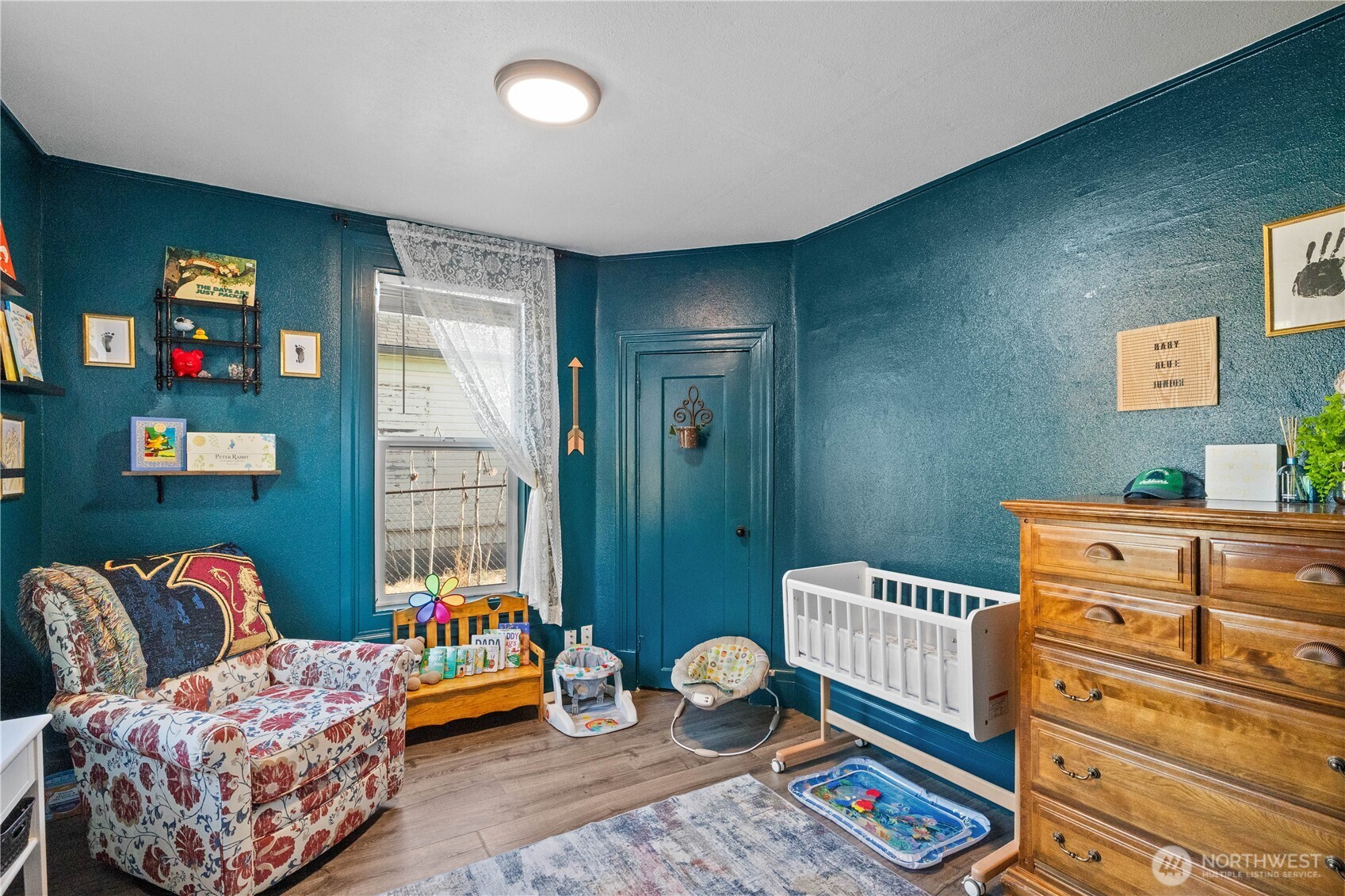 206 South Baker Street Mount Vernon, WA 98273 - Photo 5 of 31 a bedroom with furniture and a rug