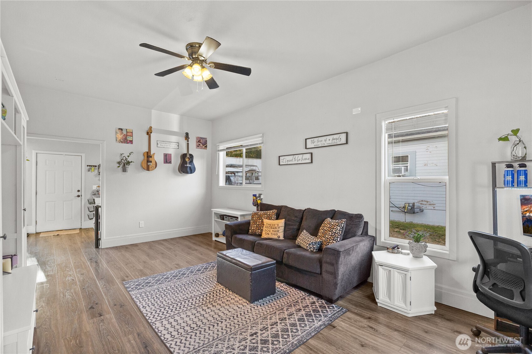 206 South Baker Street Mount Vernon, WA 98273 - Photo 6 of 31 a living room with furniture and wooden floor