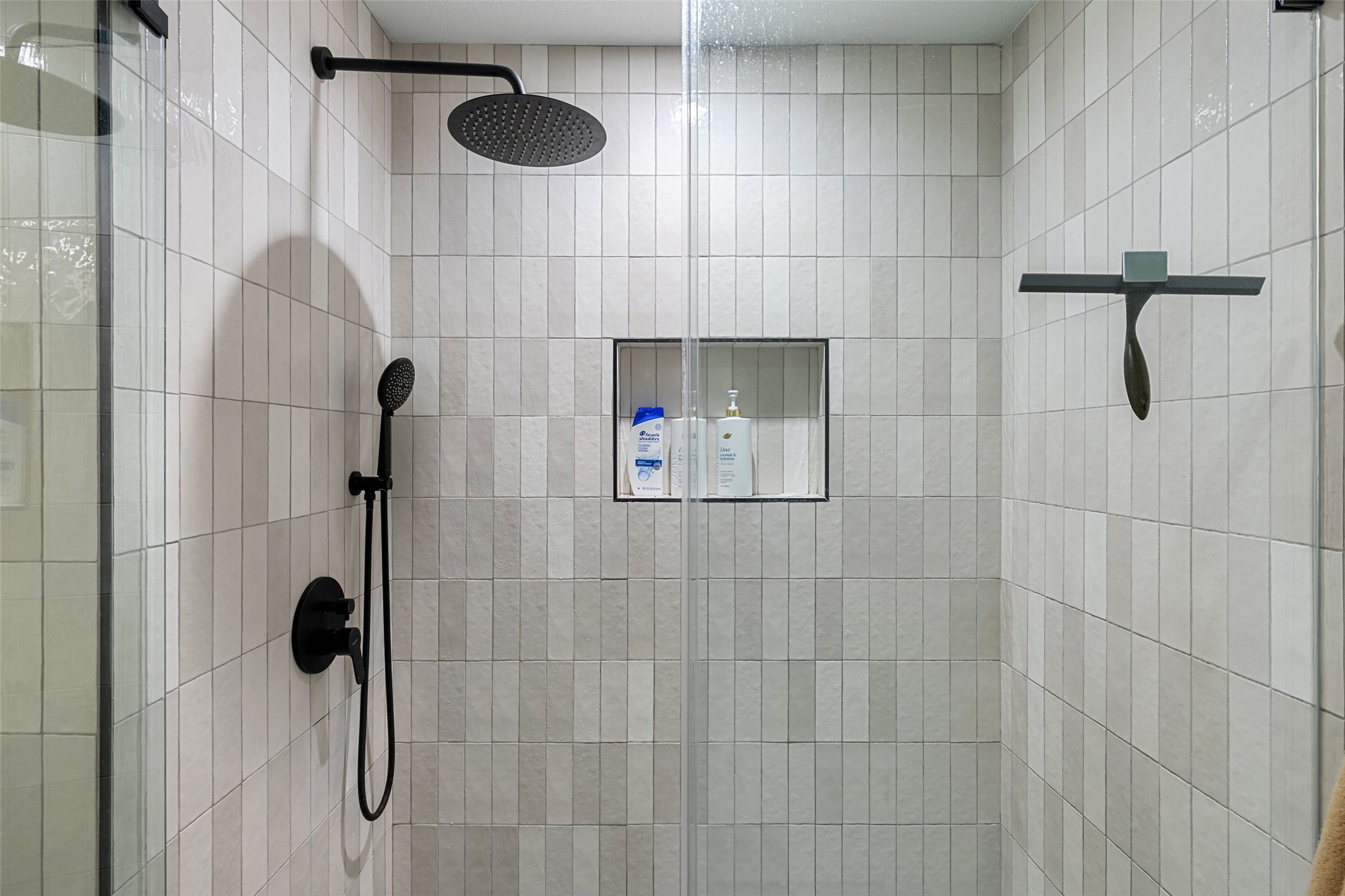 2001 Parker Lane, Unit 101 Austin, TX 78741 - Photo 19 of 33 a bathroom with a shower